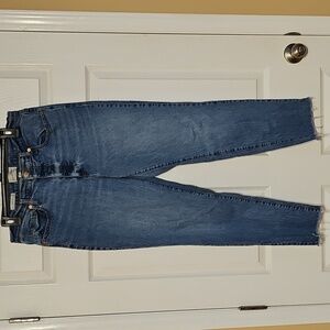 Universal Thread Women's Straight Leg Jeans in Medium Blue Wash